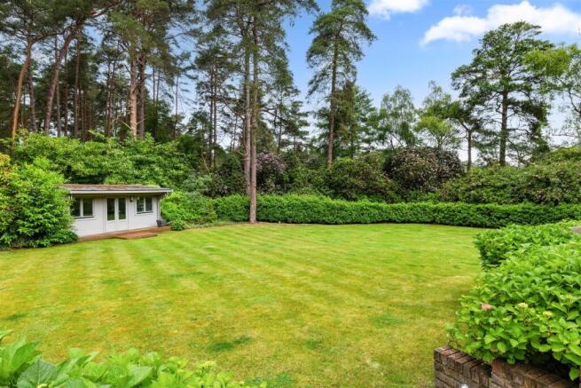 Brochure Lakeside Pines Westwood Road Windlesham S