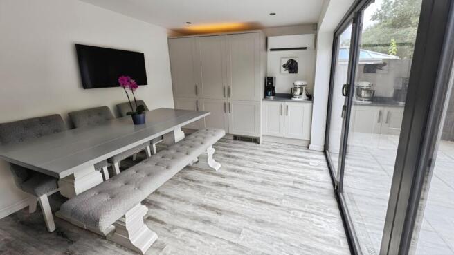 pbox-dining_room-327599.jpg