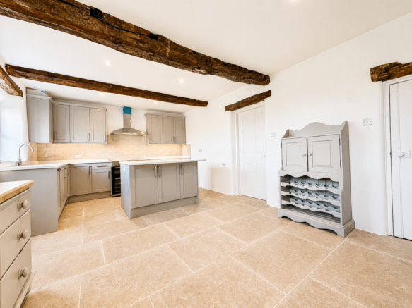 4 bed Farm House to rent Image 7