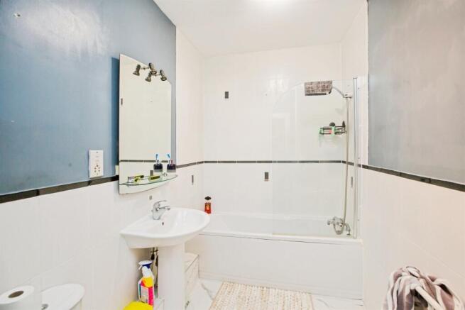 2 bed Apartment for sale Image 7