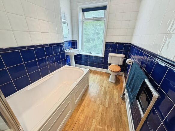 5 bed Semi-Detached for sale Image 12