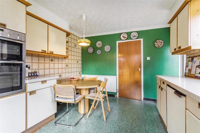 8493672-interior14.jpg