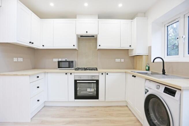Grantham Gardens, Romford, London, RM6 photo 4