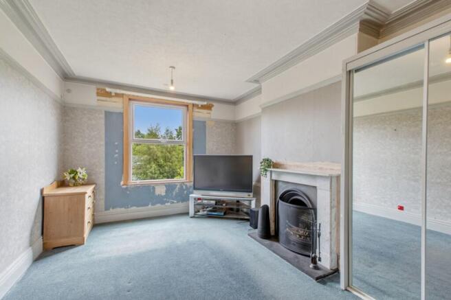 5 bed Semi-Detached for sale Image 11