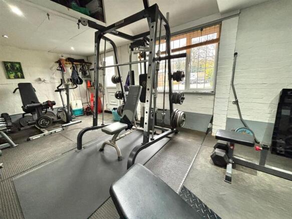 Garage (Gym)