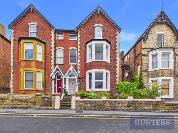 6 bed Semi-Detached for sale in scarborough