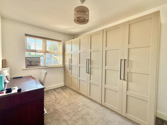 5 bed Detached for sale Image 11