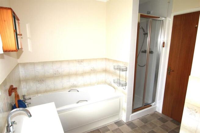 Bathroom.JPG