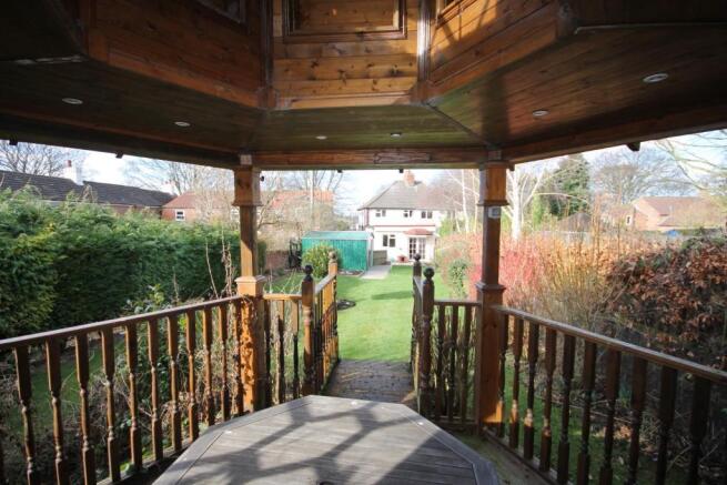 SUMMERHOUSE