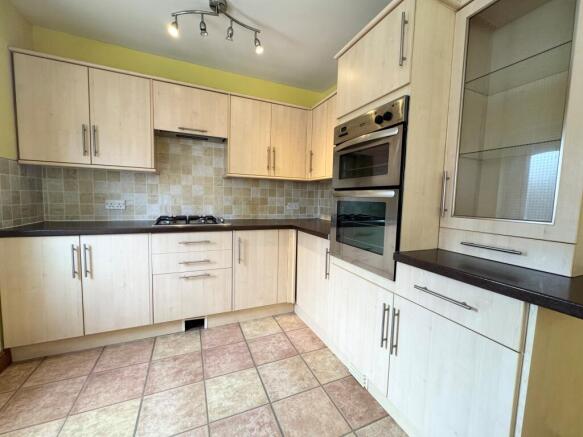 2 bed Terraced to rent Image 4