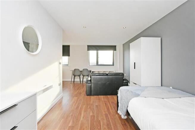 Studio to rent Image 5