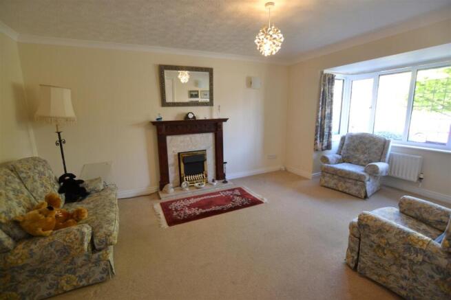 Oldfields Close, Leominster photo 4