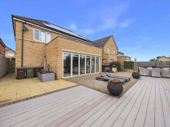 5 bed Detached for sale Image 4