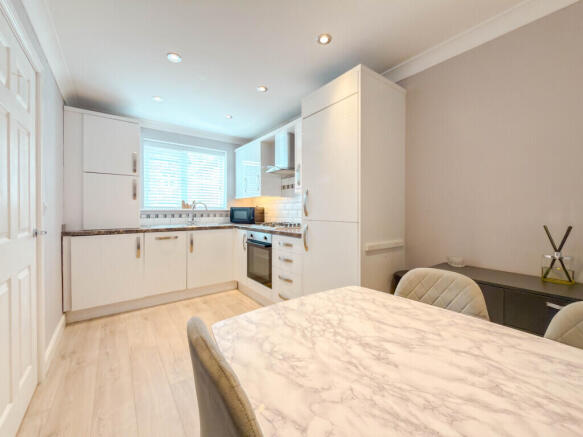 3 bed House for sale Image 4