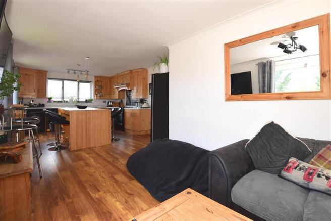 Kitchen/ Living Room
