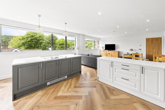3 bed Apartment for sale Image 8
