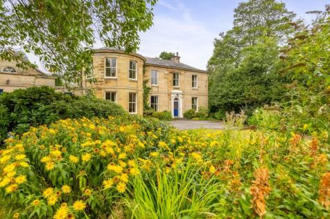 Dobb Top Road, Holmbridge, Holmfirth, HD9