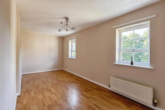 2 bed Flat for sale Image 7