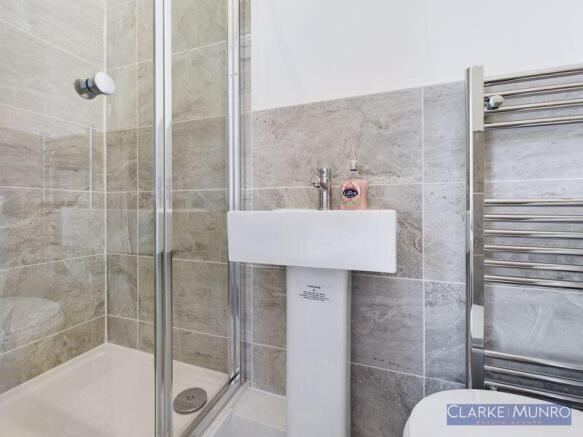 4 bed Terraced for sale Image 9