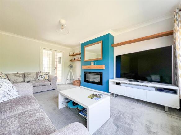 Nicholas Grove, Leek, ST13 8NT photo 4