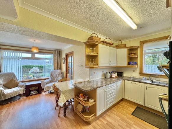 Mair Avenue, Dalry dining kitchen pic