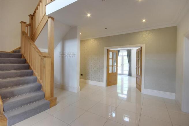 4 bed Detached for sale Image 5