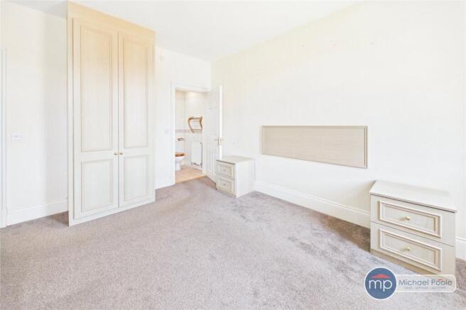 3 bed Flat for sale Image 10