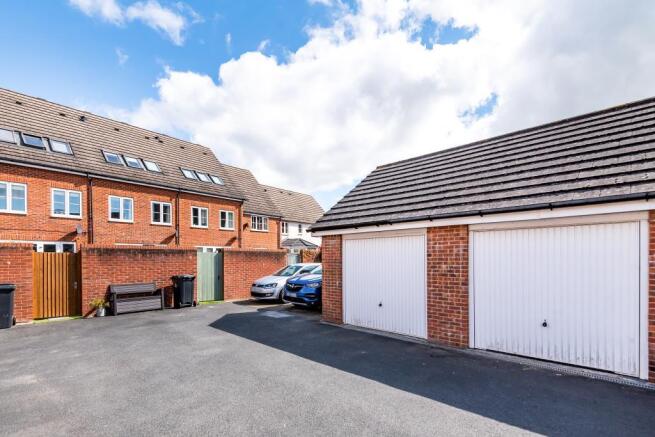 Garage & Parking