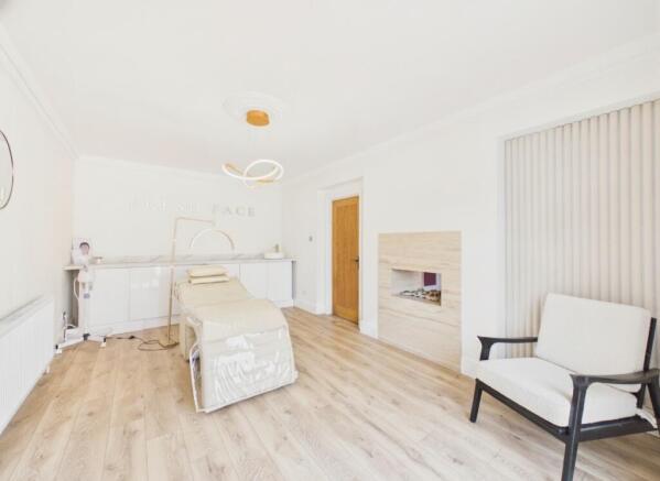 5 bed Detached for sale Image 6