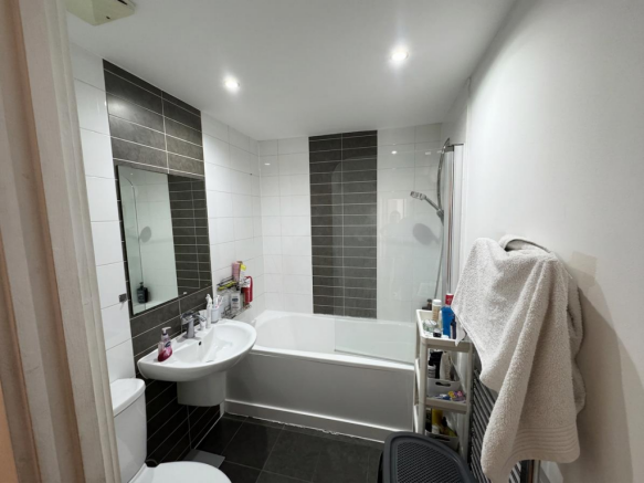 2 bed Flat to rent Image 4