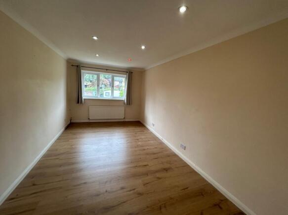 4 bed Detached to rent Image 10