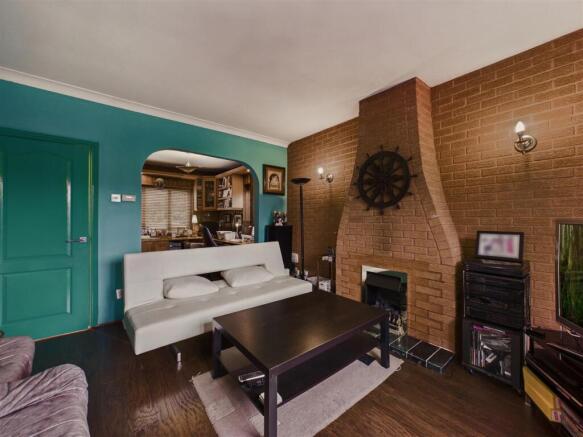 4 bed Detached for sale Image 8