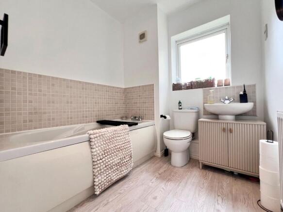 2 bed Apartment for sale Image 12