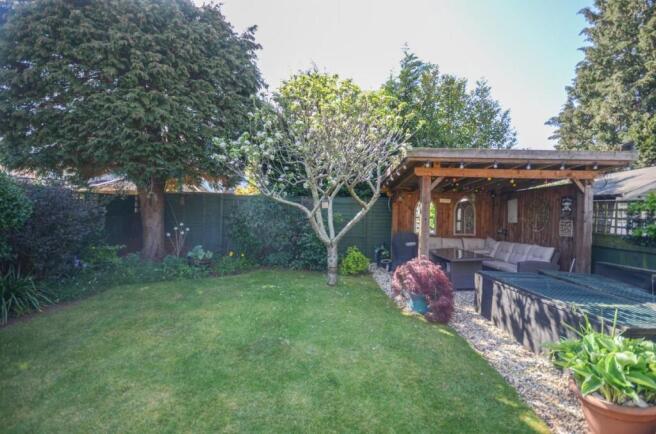 Rear garden pic 3.jpg