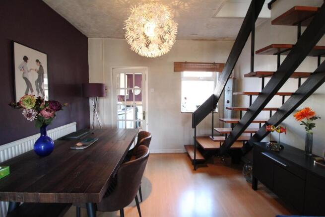 THROUGH LOUNGE INCORPORATING DINING AREA