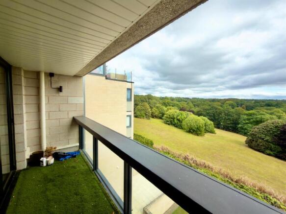 3 bed Apartment to rent Image 5