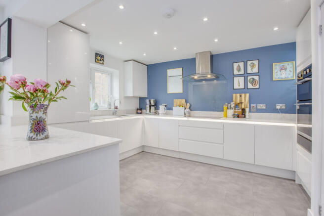 14 Stapleton Close, SL7 1TZ (LOW RES)-16