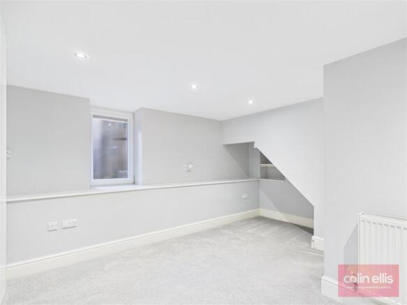 2 bed Ground Flat to rent Image 10