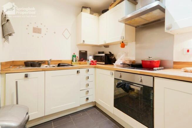 108 Thornton Road, Bradford, West Yorkshire photo 4