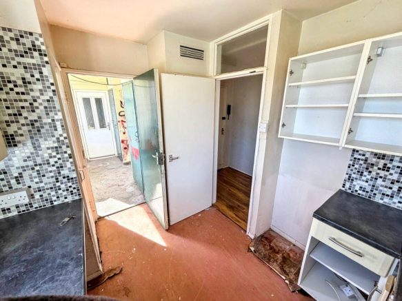 2 bed Apartment for sale Image 5