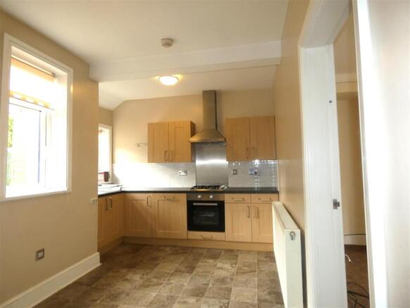 3 bed Terraced to rent Image 4