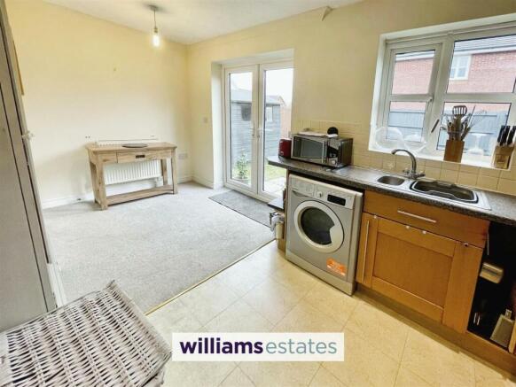 Kitchen/ Breakfast Room