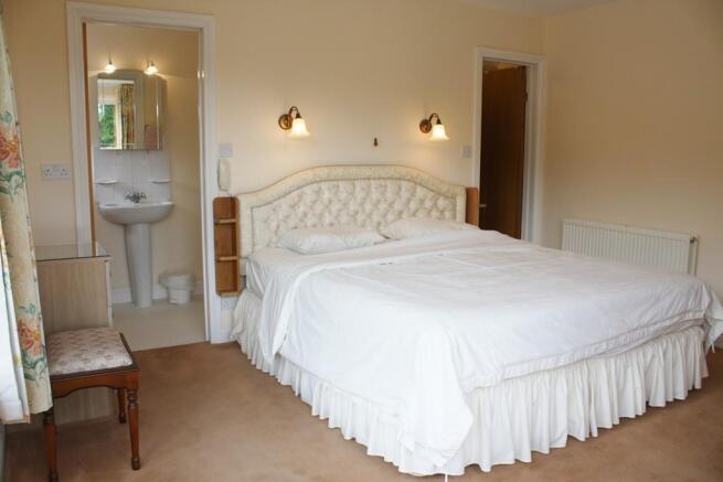 Master bedroom En...