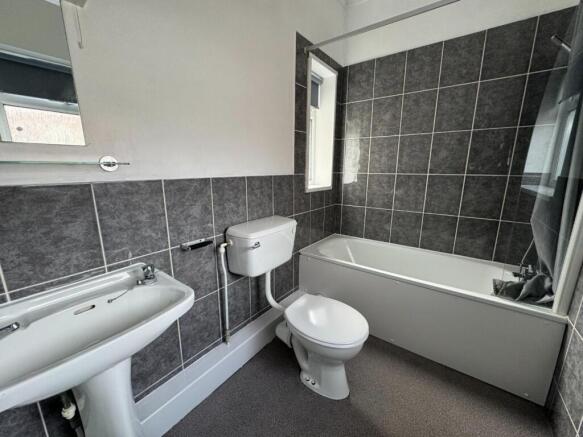 Bathroom 1.jpg