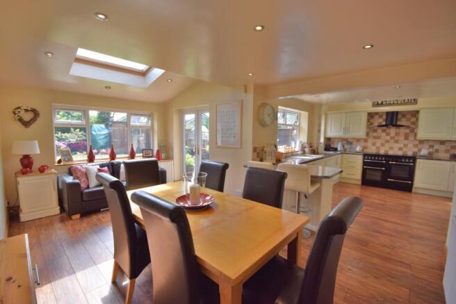 Kitchen/Dining Area