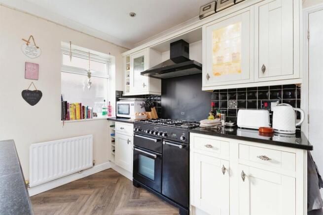 4 bed Detached for sale Image 6