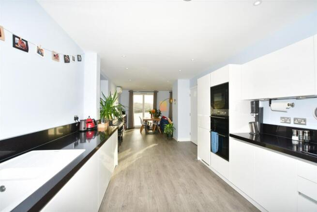 Kitchen/Breakfast Area