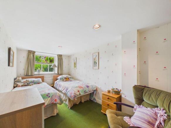 3 bed Apartment for sale Image 6