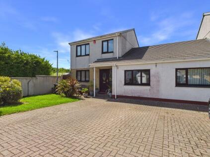 Park Leven, Illogan - Semi-detached three/four bedroom house in popular location, CHAIN FREE