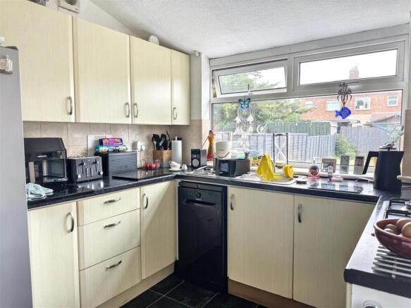 3 bed Semi-Detached for sale Image 9